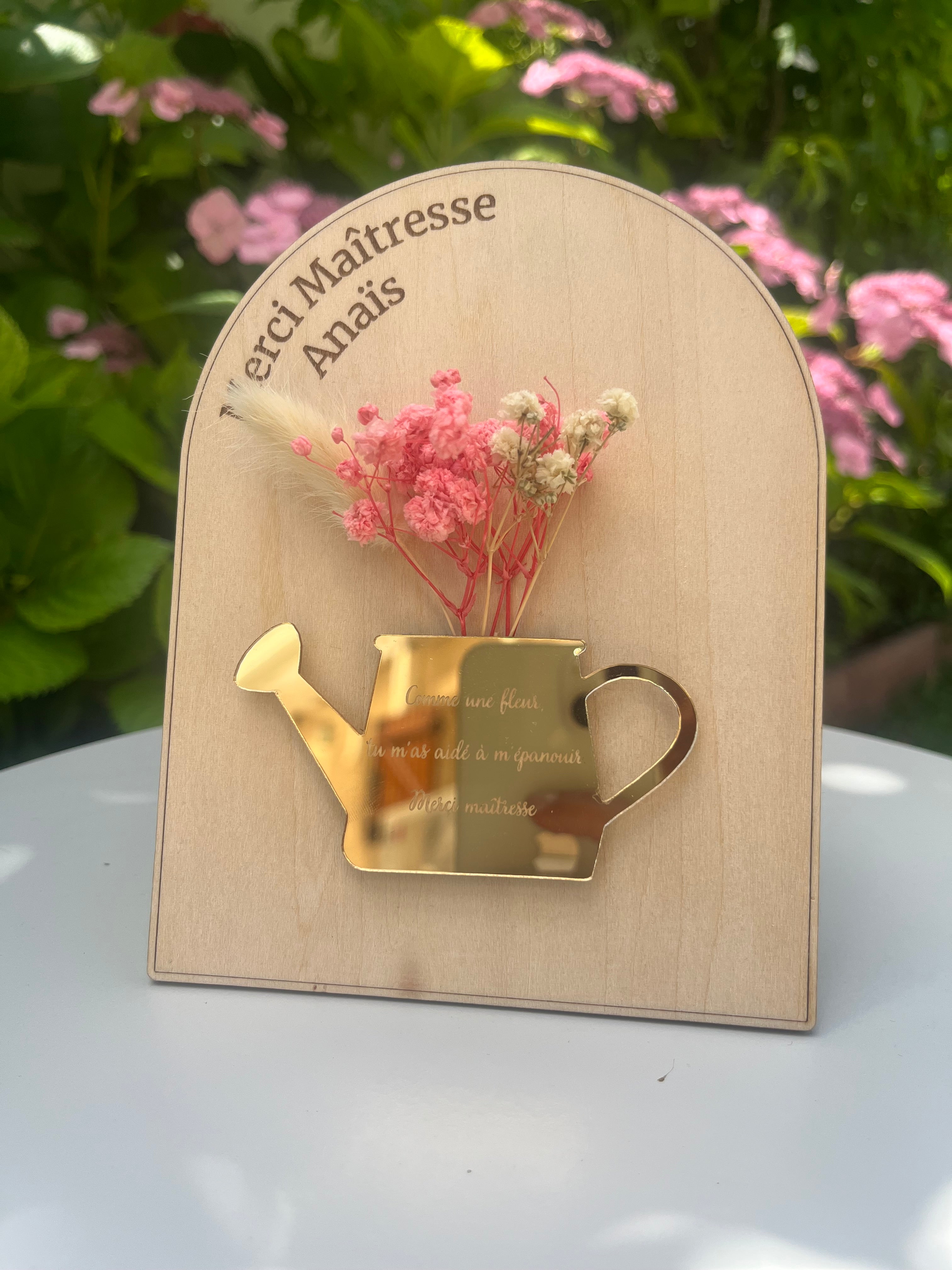 Arrosoir fleuri personnalisé – Cadeau de fin d’année pour maîtresse, maître, ATSEM ou nounou